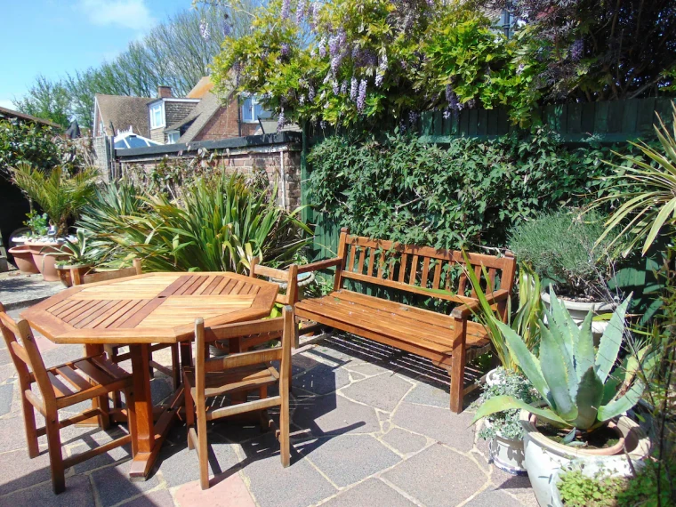 Outdoor dining at Pevensey Bay holiday cottages