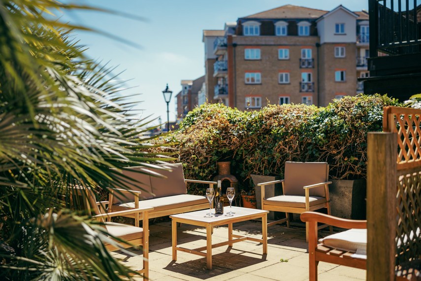 Palm Trees holiday homes sovereign harbour