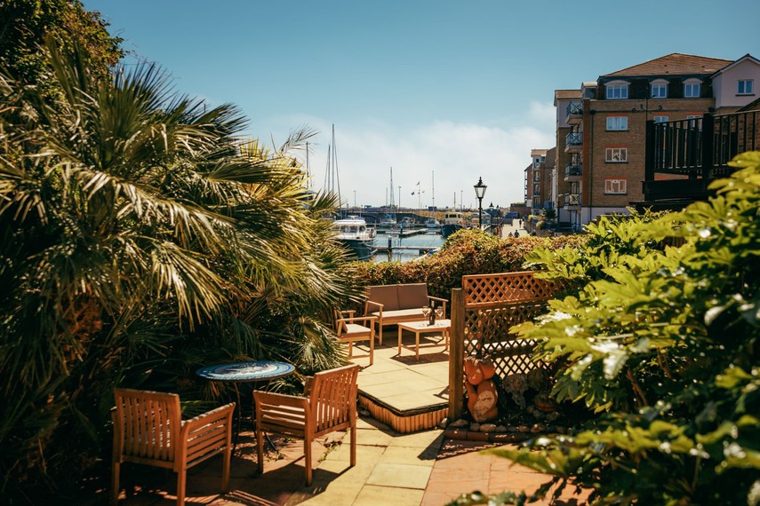 Palm Trees holiday homes sovereign harbour