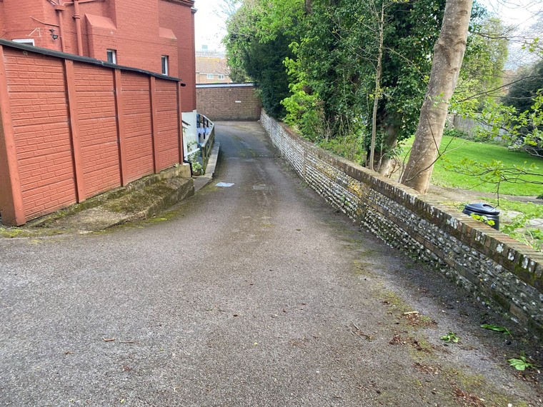 Eastbourne studio - driveway